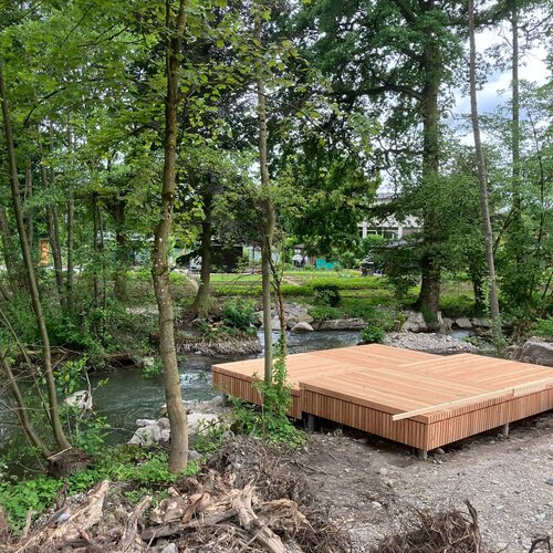 Idyllische Sitzgelegenheit direkt an der Sure